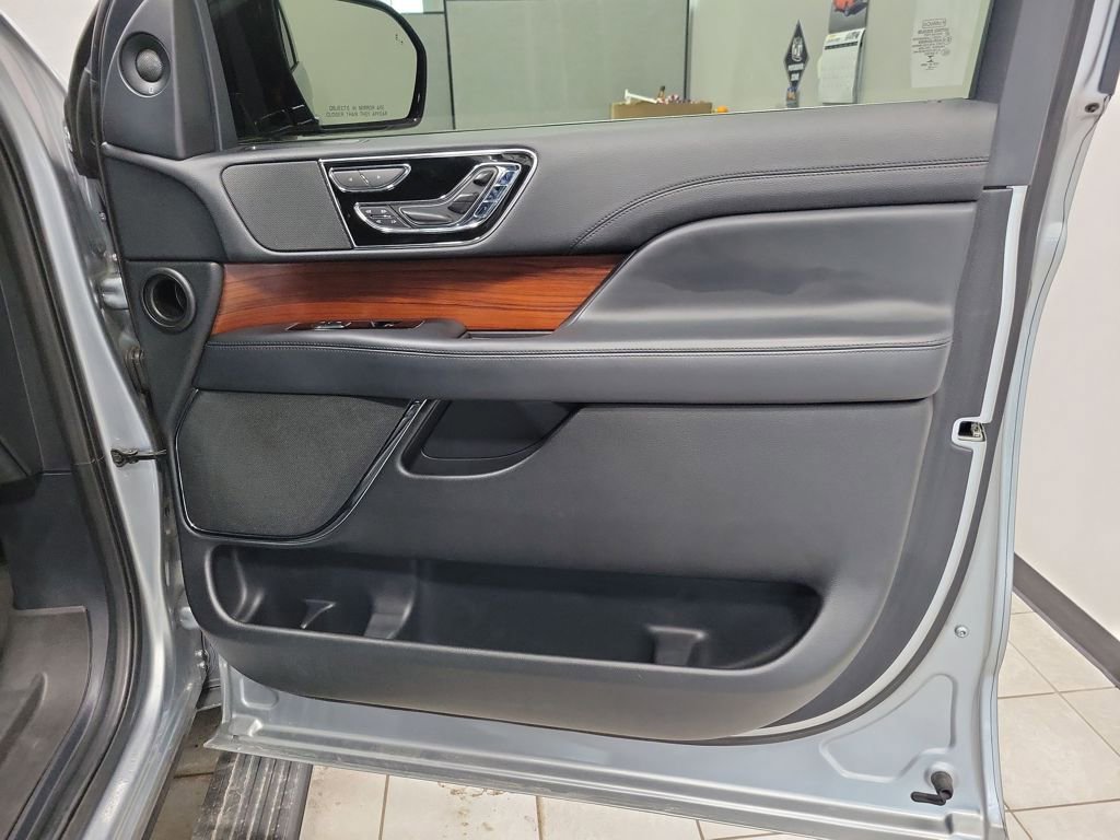 Used 2022 Lincoln Navigator Reserve image 32