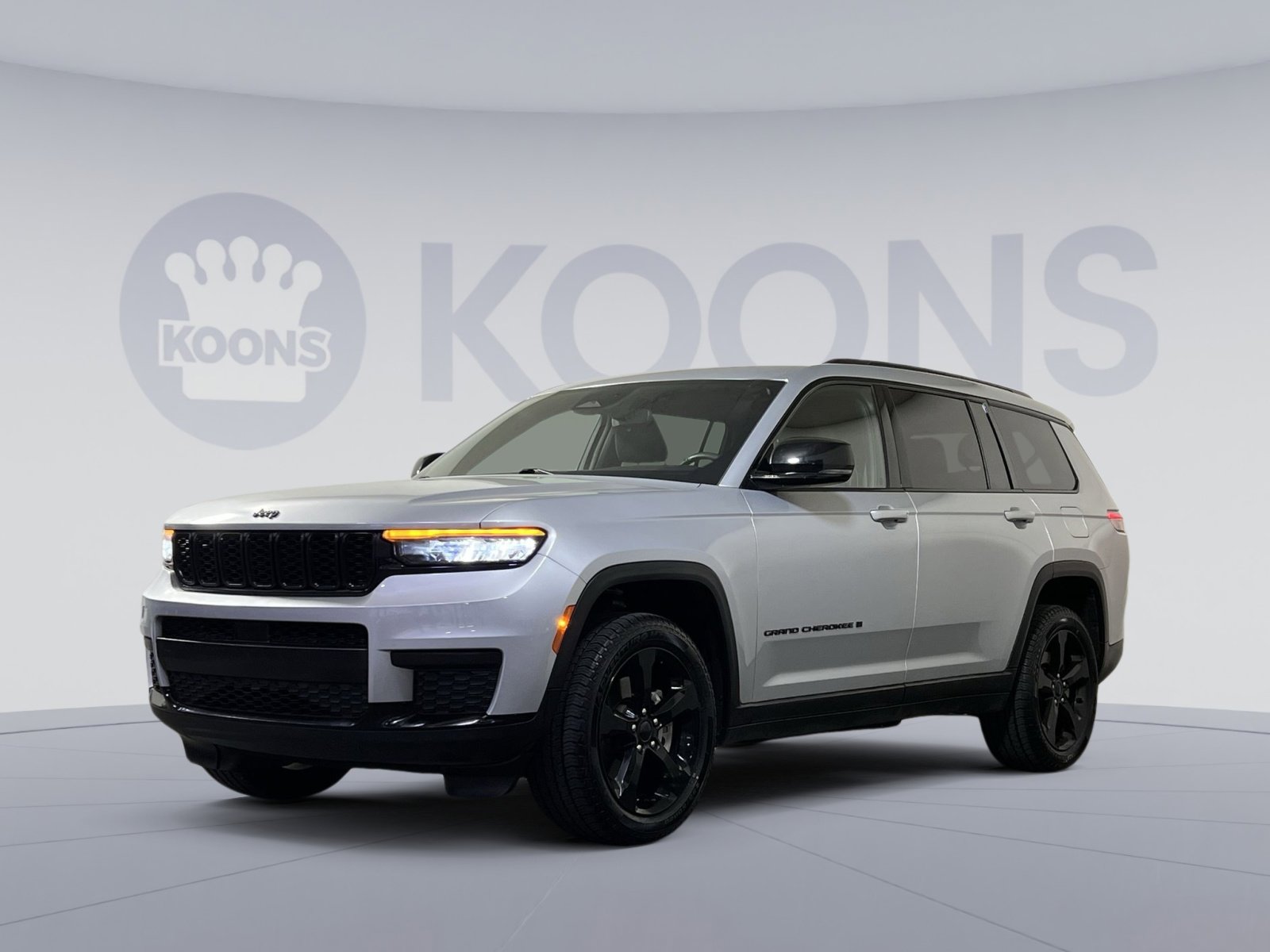 Used 2023 Jeep Grand Cherokee L Laredo image 1