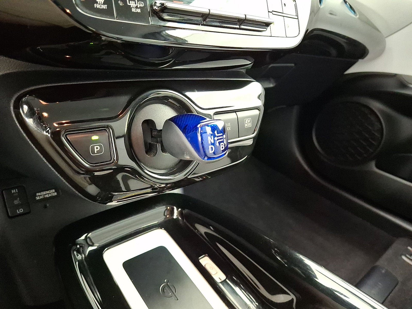 Used 2017 Toyota Prius Four FWD image 4