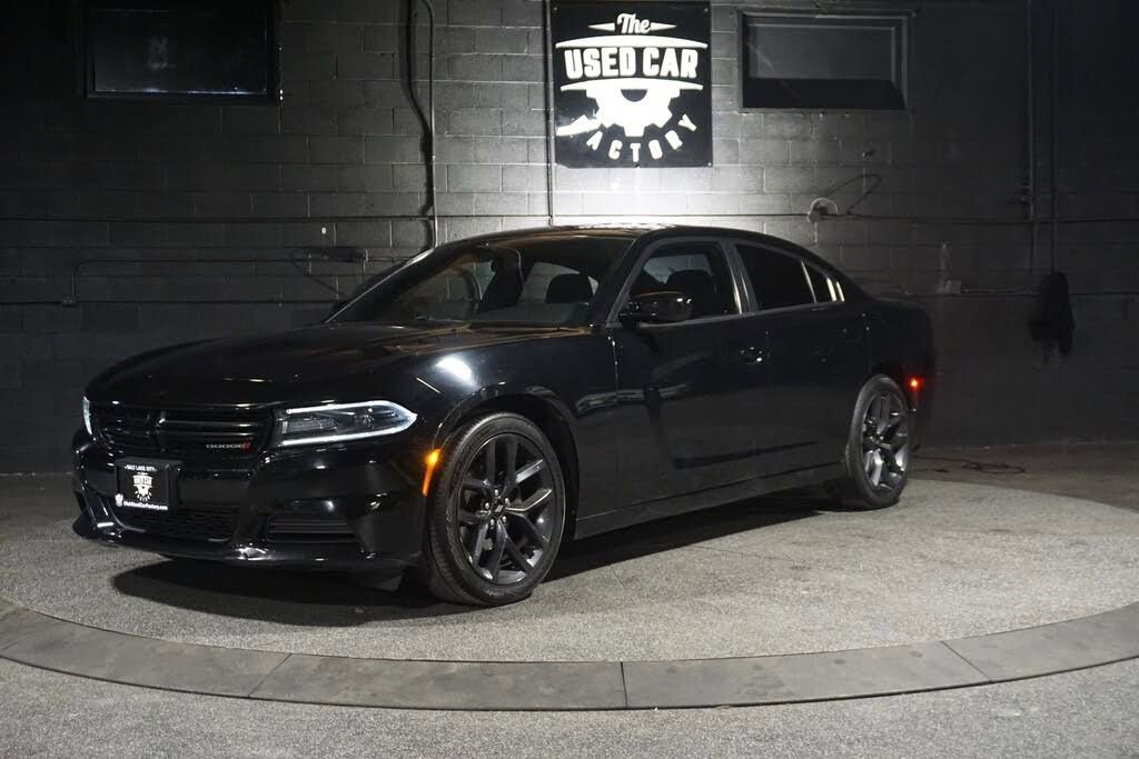 Used 2019 Dodge Charger SXT w/ Blacktop Package image 1