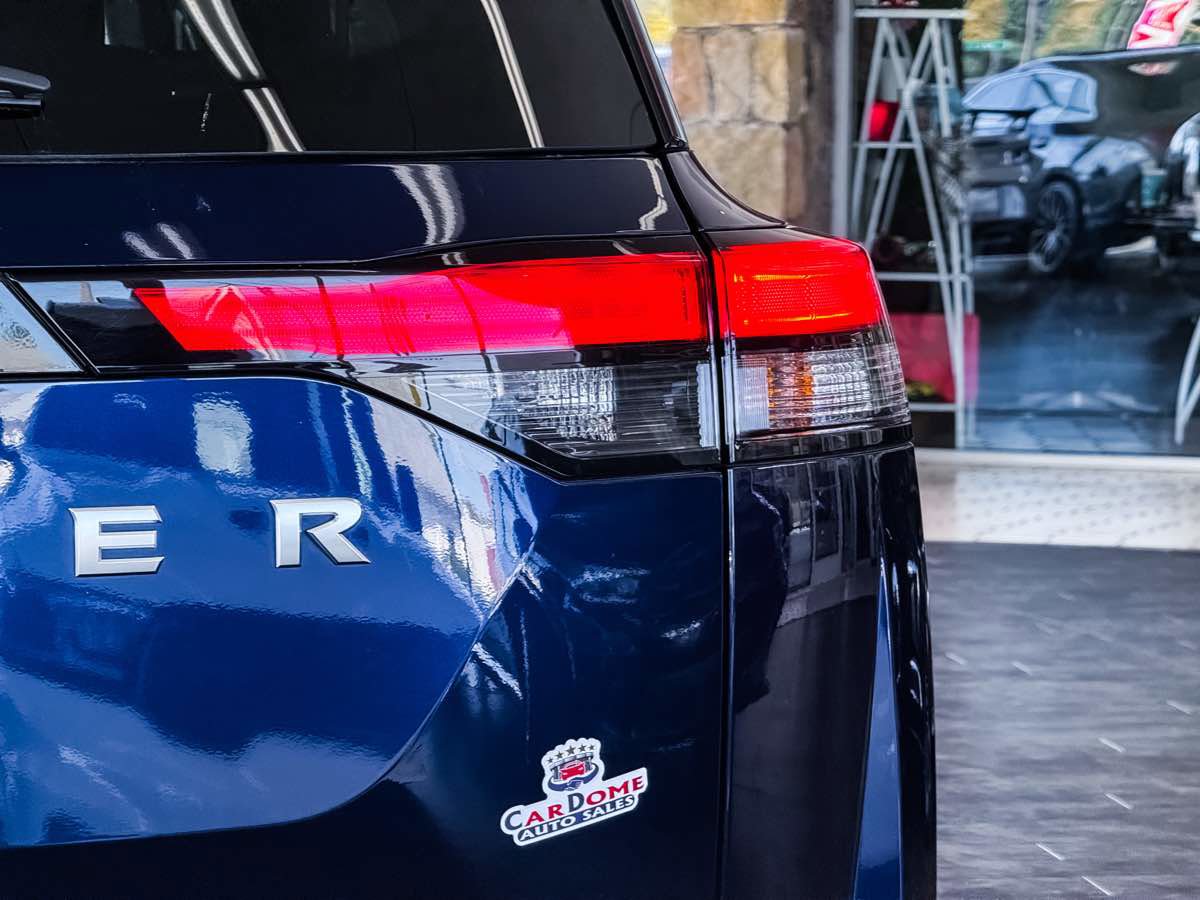 Used 2025 Nissan Pathfinder SV image 20