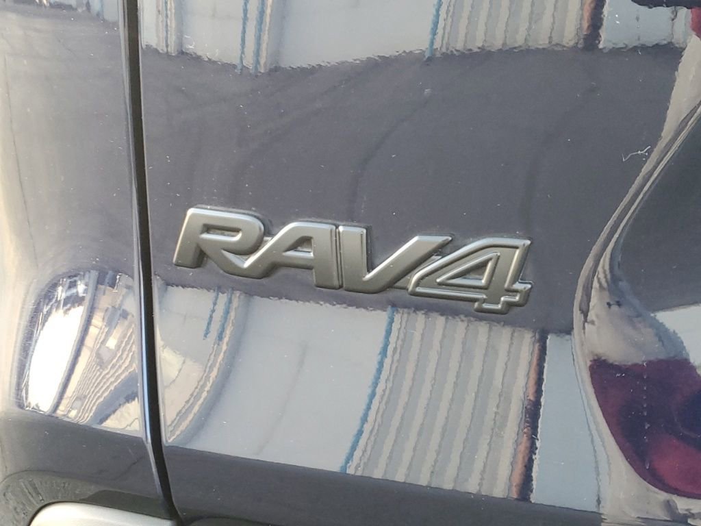 Used 2023 Toyota RAV4 XLE Premium image 11