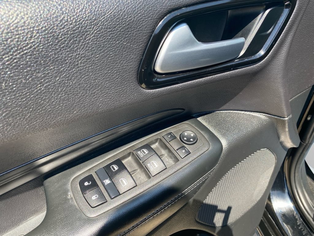 Used 2022 Dodge Durango SXT w/ Blacktop Package AWD/4WD image 23