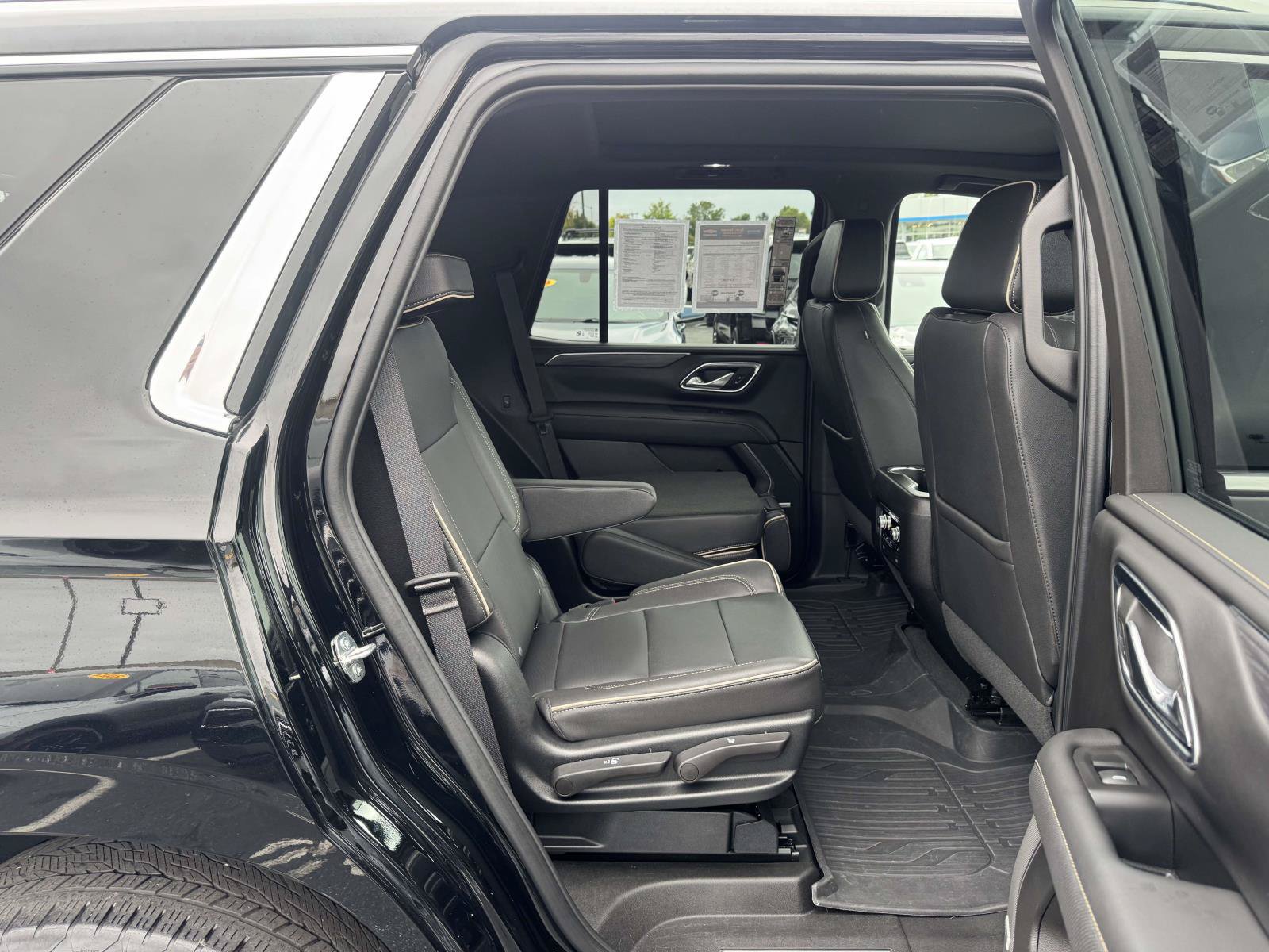 Used 2023 GMC Yukon SLT w/ SLT Premium Package AWD/4WD image 15