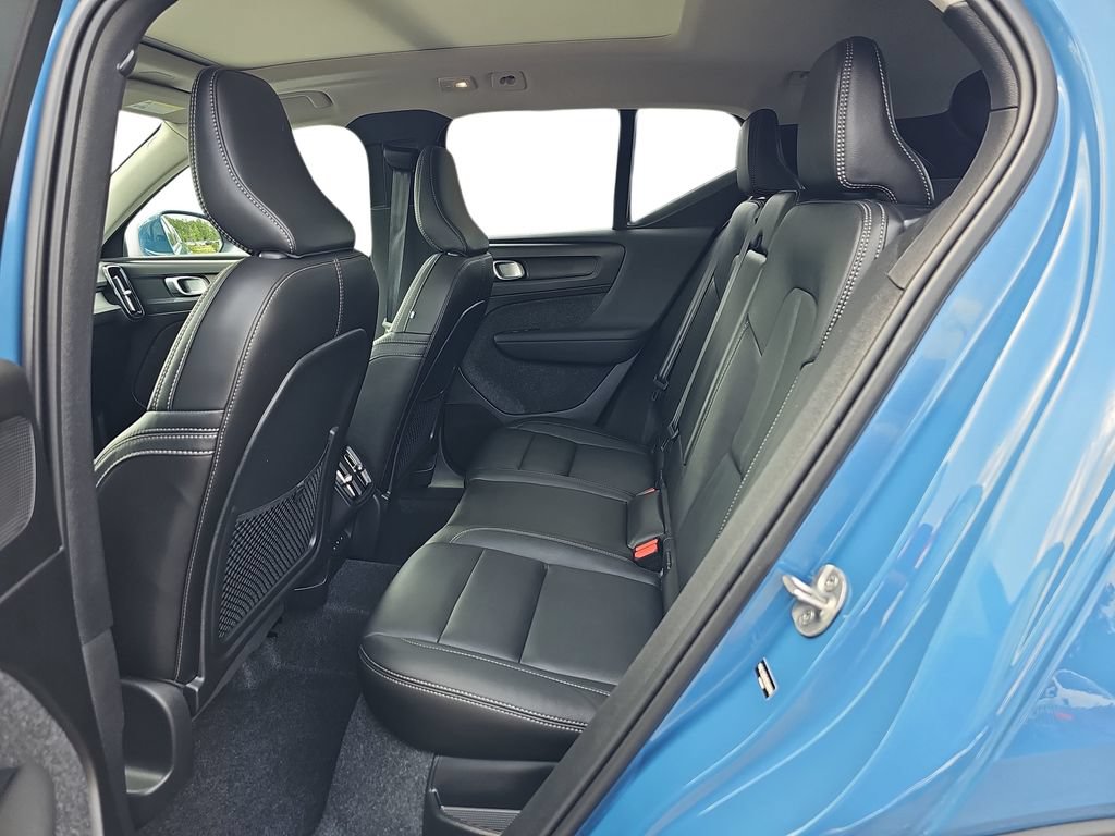 Used 2025 Volvo XC40 B5 Plus AWD/4WD image 14