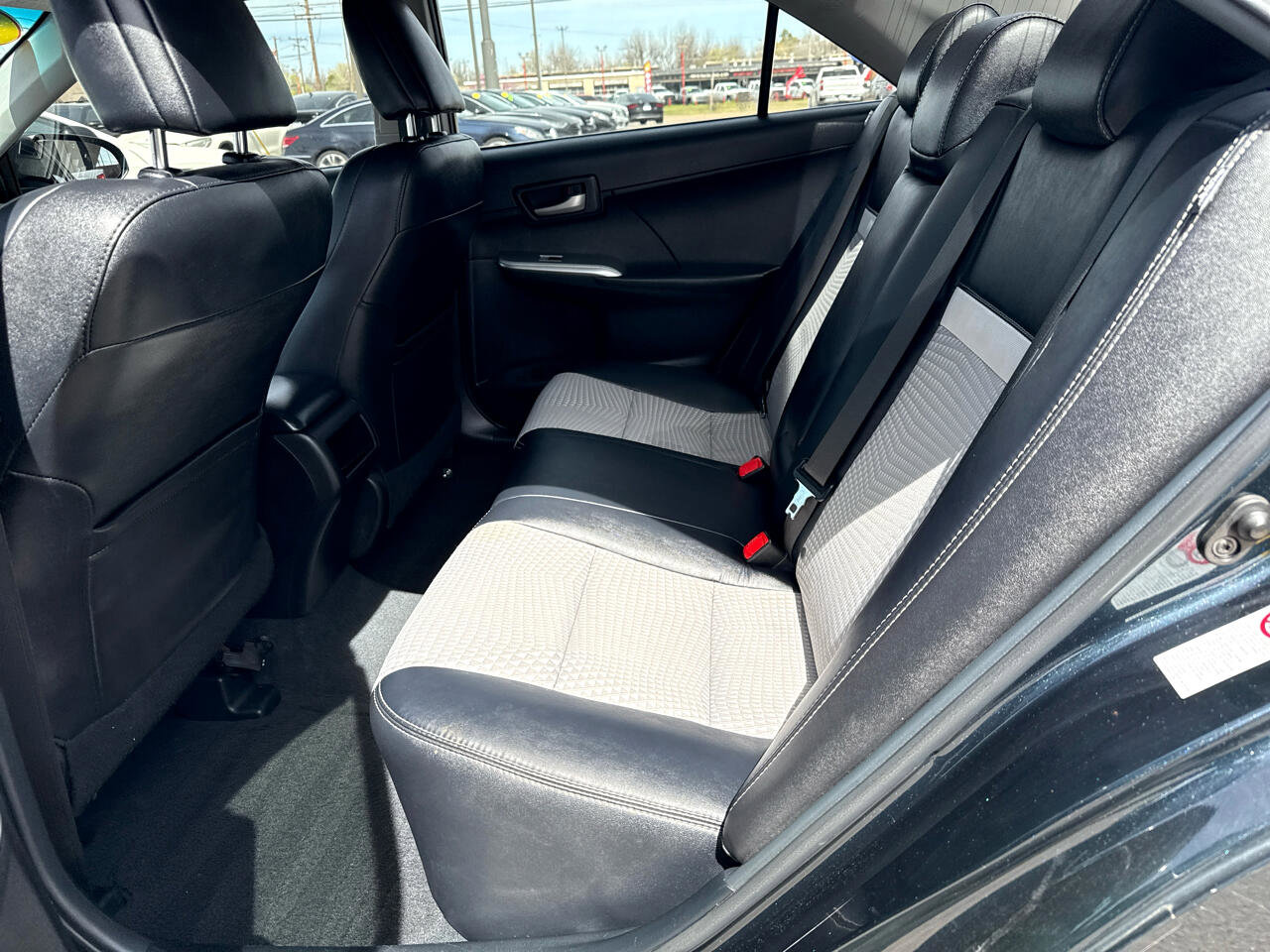 Used 2014 Toyota Camry SE image 14
