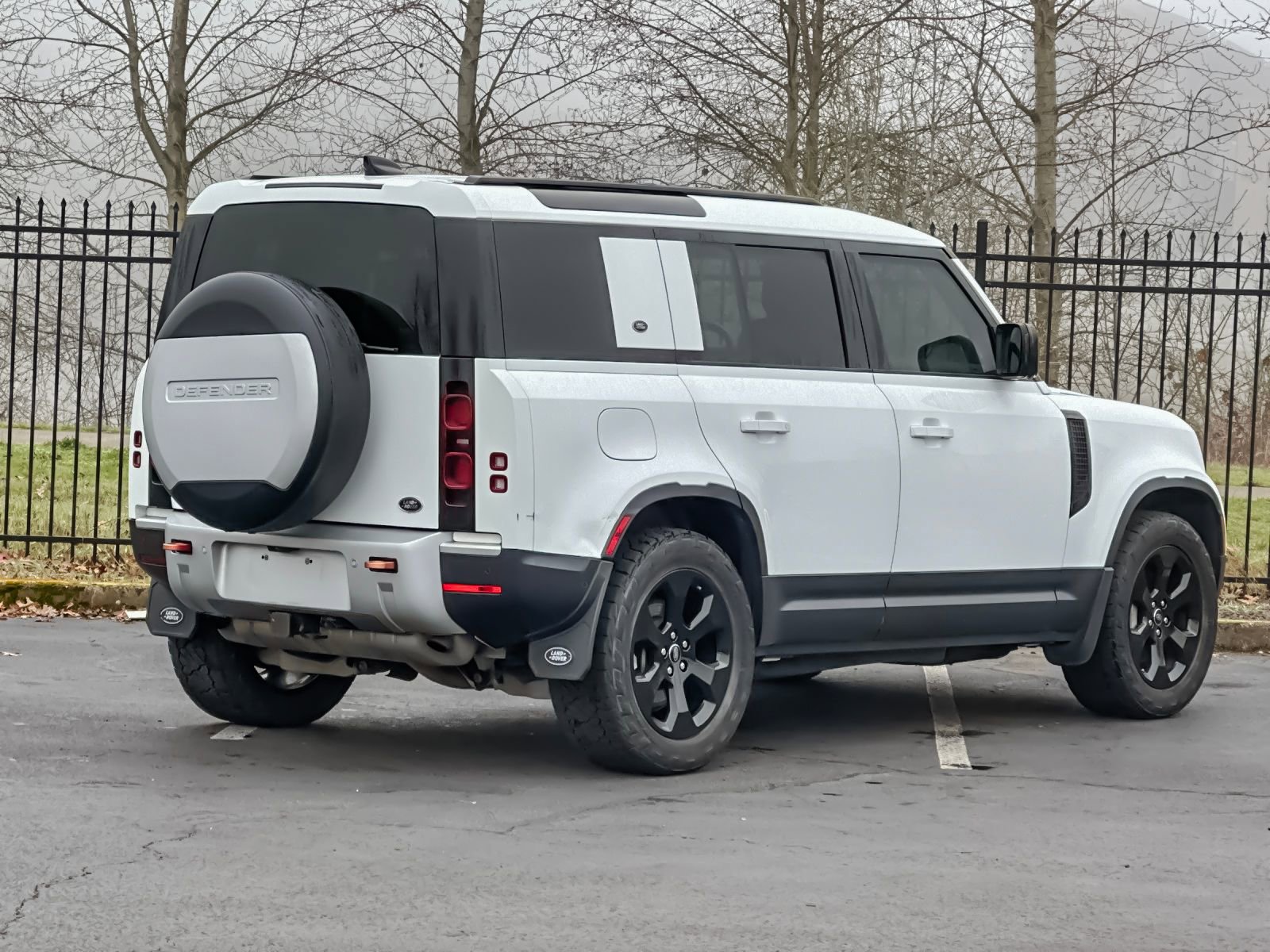 Used 2020 Land Rover Defender 110 HSE image 3