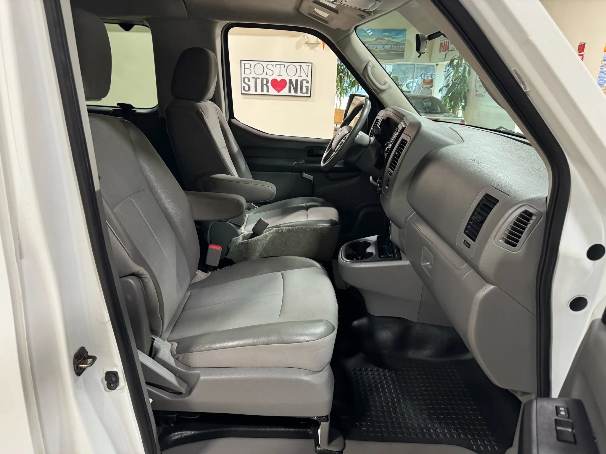 Used 2018 Nissan NV 3500 S image 24