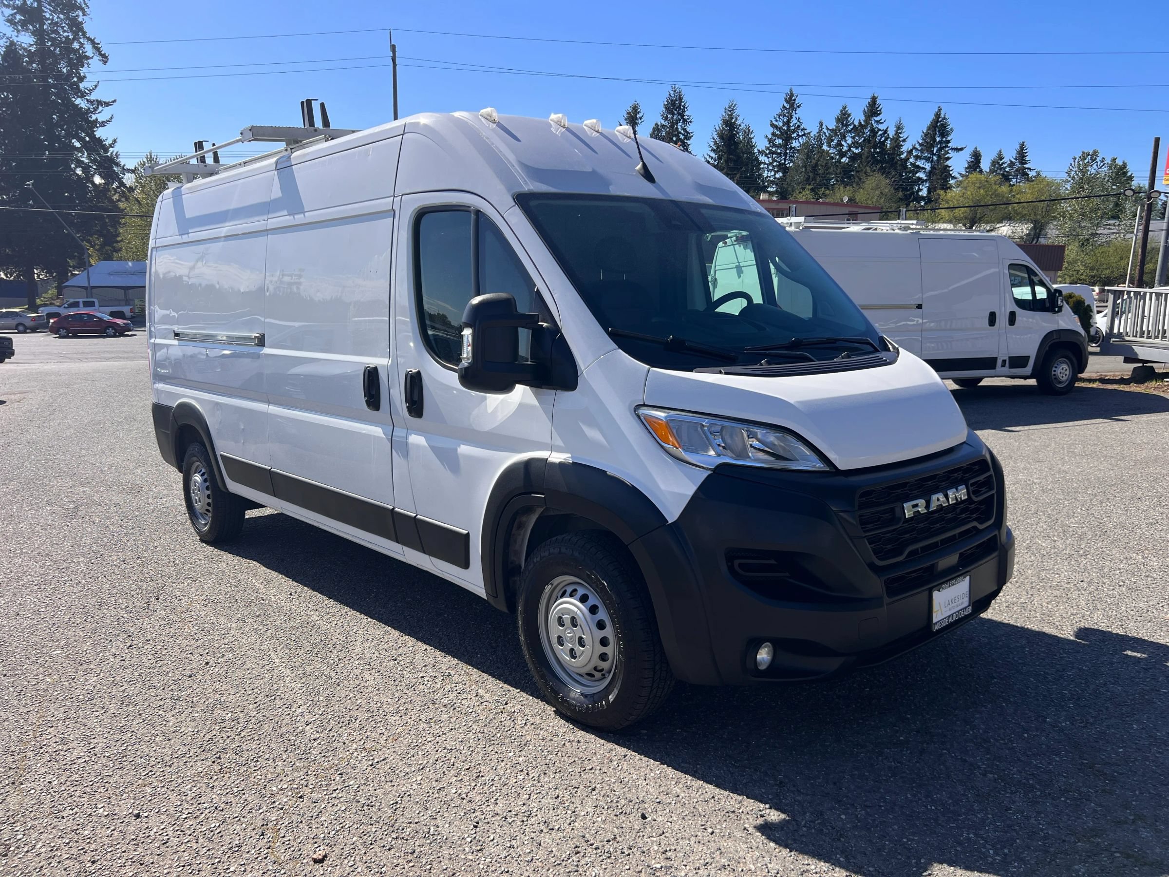 Used 2024 RAM ProMaster 2500 w/ Convenience Group FWD image 3
