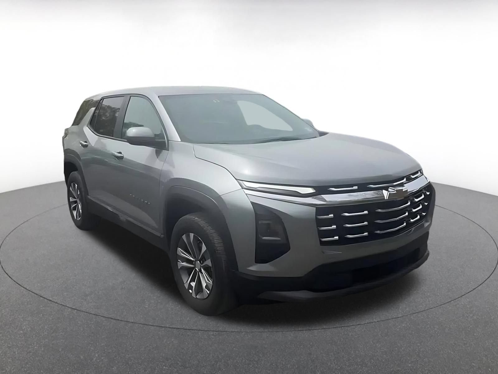 Used 2025 Chevrolet Equinox LT FWD image 3