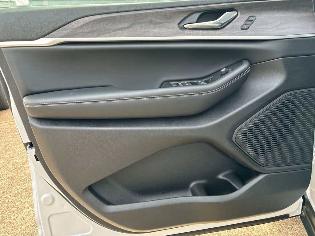 New 2025 Jeep Grand Cherokee Limited w/ Luxury Tech Group II image 11