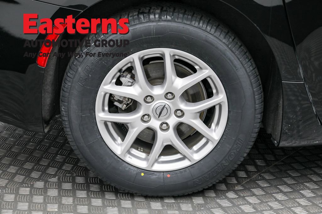 Used 2024 Chrysler Voyager LX image 29