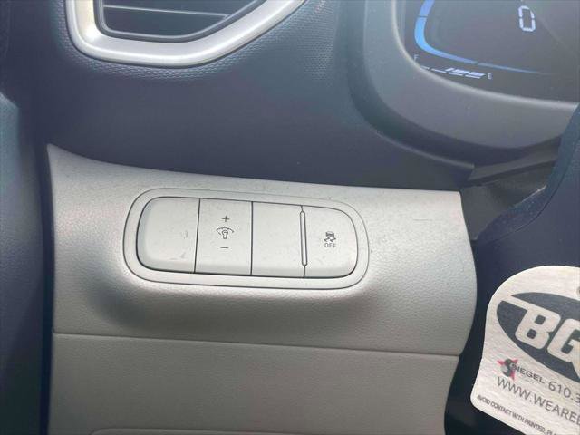 Certified 2023 Hyundai Venue Limited FWD image 19