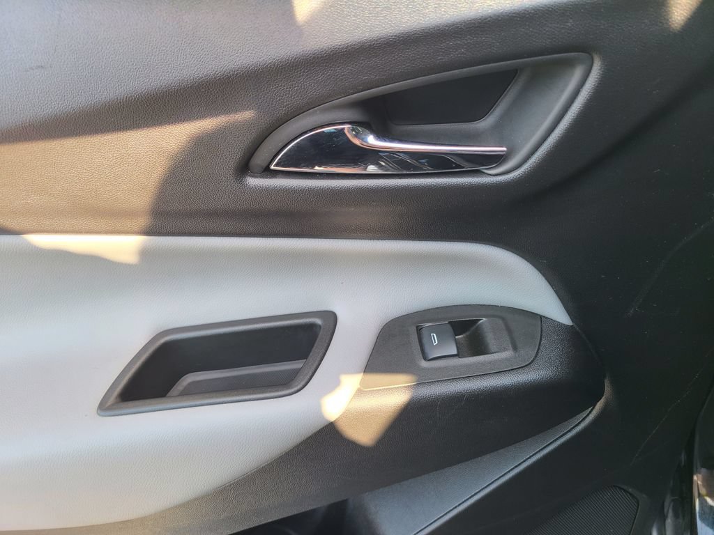 Used 2023 Chevrolet Equinox LT FWD image 17
