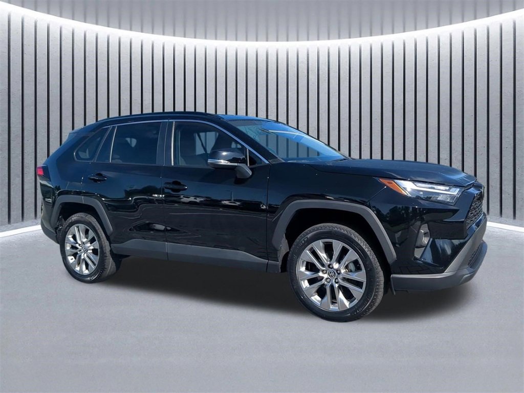 Used 2023 Toyota RAV4 XLE Premium image 3