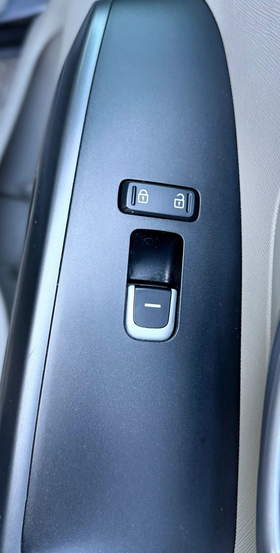 Used 2015 Kia Sedona LX w/ LX Convenience Package image 37