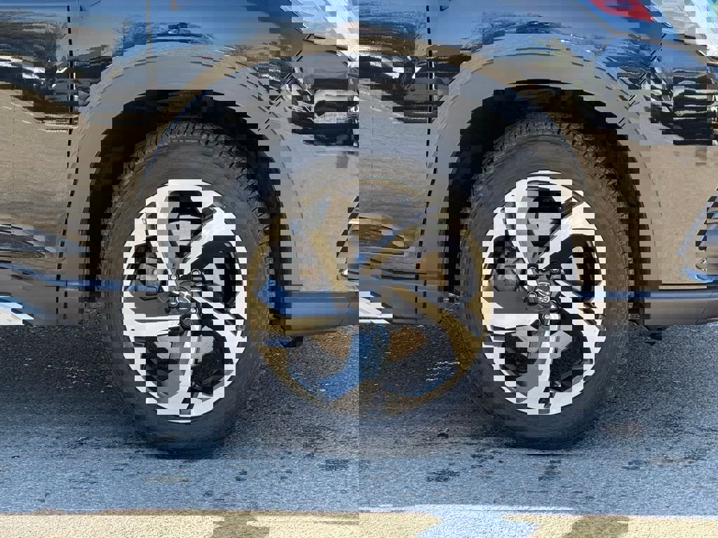 Used 2023 Subaru Forester Touring image 6