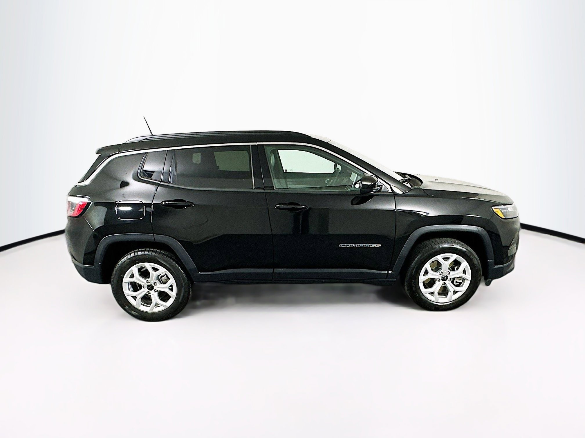 Used 2025 Jeep Compass Latitude AWD/4WD image 10