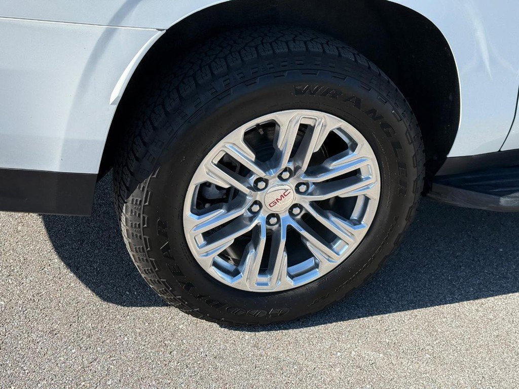 Used 2024 GMC Yukon XL SLT image 8