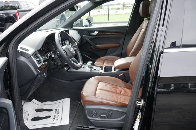 Used 2018 Audi Q5 2.0T Premium Plus w/ Premium Plus Package AWD/4WD image 2