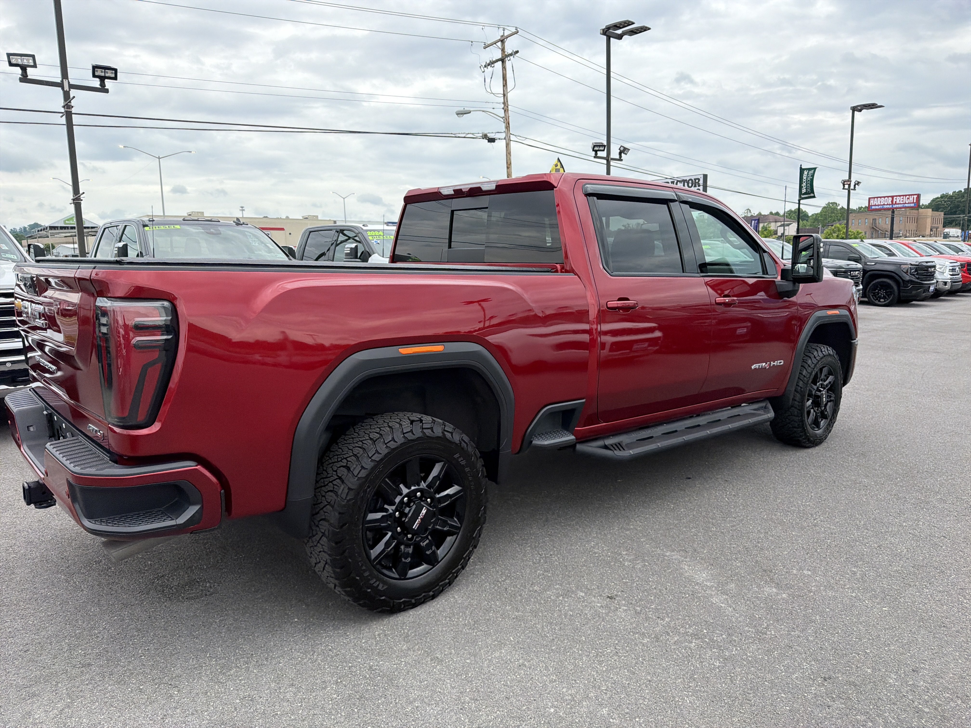 Used 2024 GMC Sierra 2500 AT4 w/ AT4 Preferred Package AWD/4WD image 6