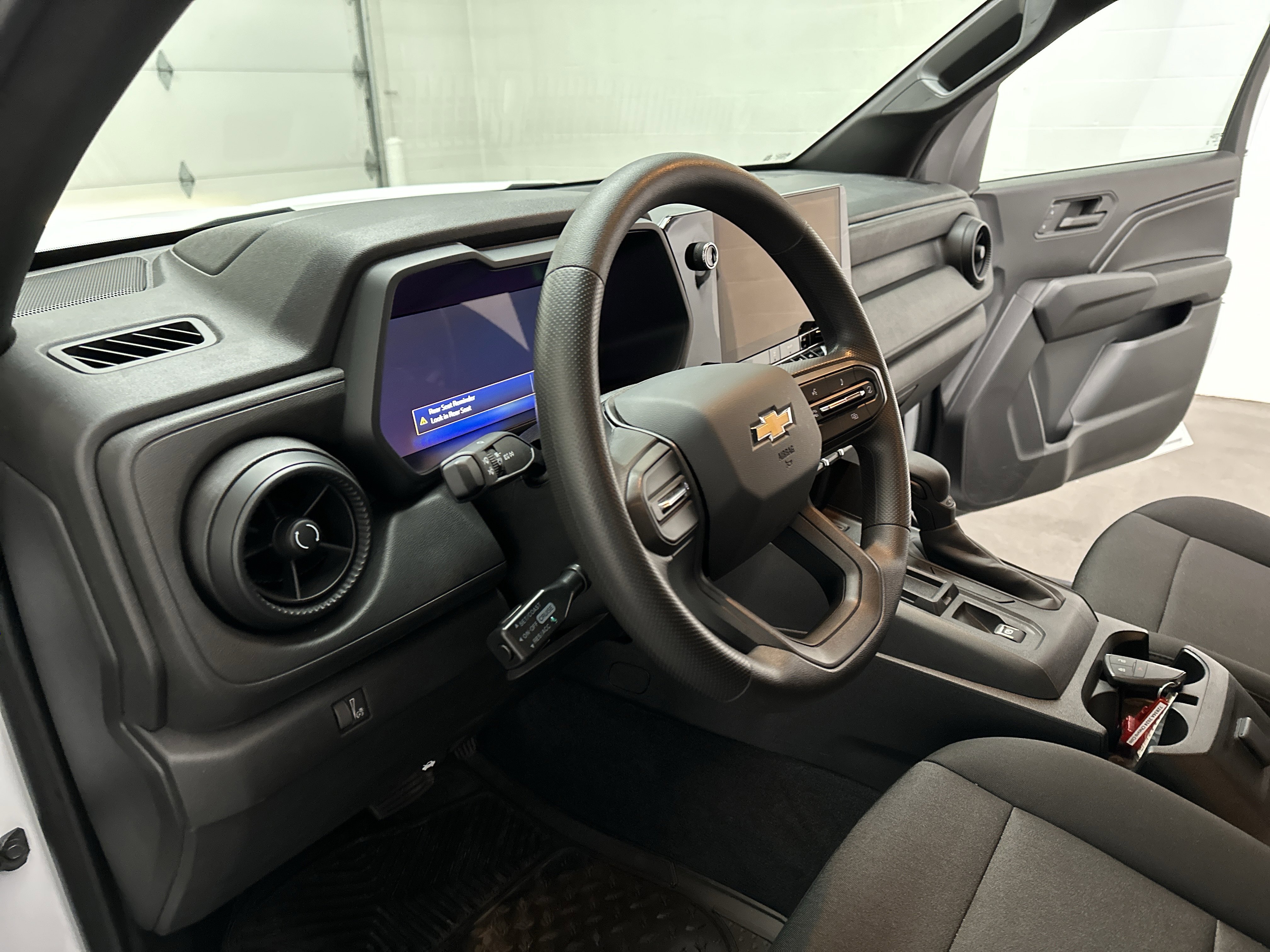 Used 2024 Chevrolet Colorado W/T image 14