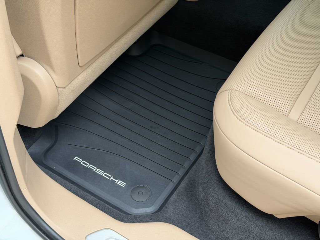 Used 2022 Porsche Cayenne Turbo w/ Premium Package Plus image 32