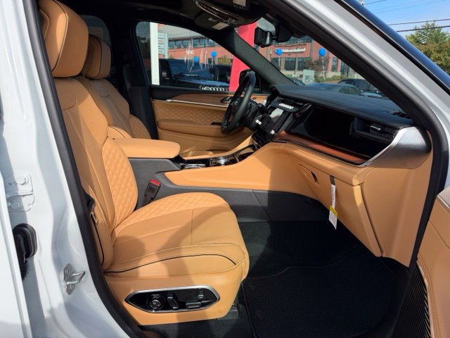 New 2027 Jeep Grand Cherokee Summit w/ Adv Protech Group IV AWD/4WD image 27