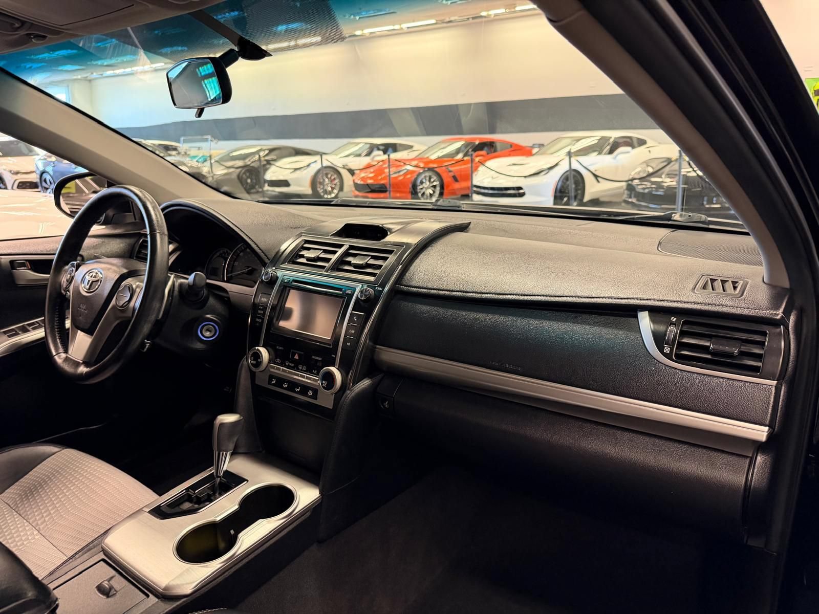 Used 2012 Toyota Camry SE FWD image 13