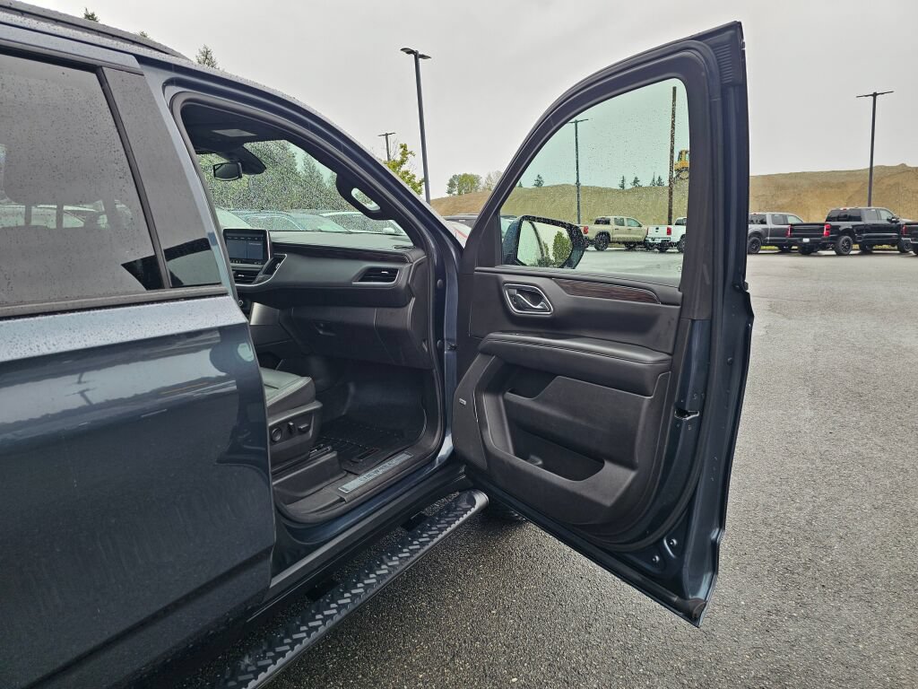 Used 2021 Chevrolet Suburban Z71 w/ Z71 Signature Package AWD/4WD image 30