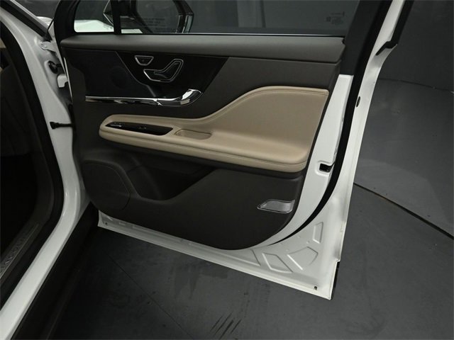 Certified 2023 Lincoln Corsair Reserve w/ Towing Package image 33