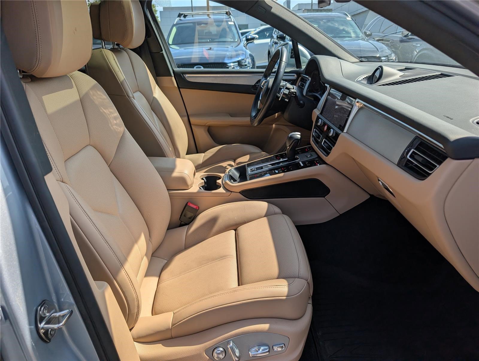 Used 2024 Porsche Macan AWD/4WD image 11