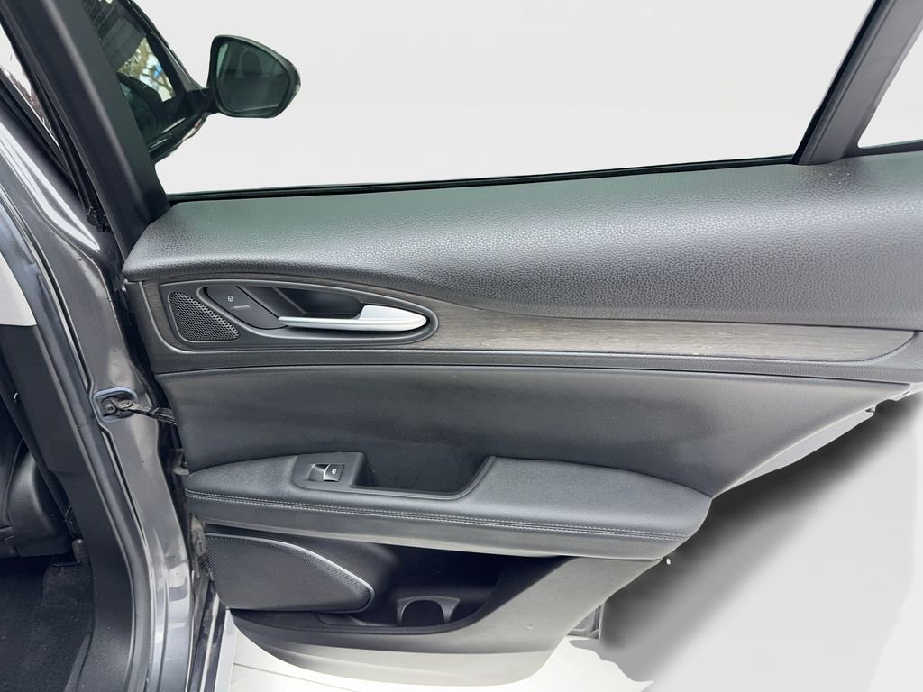 Used 2021 Alfa Romeo Stelvio Ti w/ Nero Edizione image 32