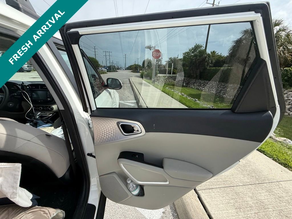 Used 2021 Kia Soul LX FWD image 16