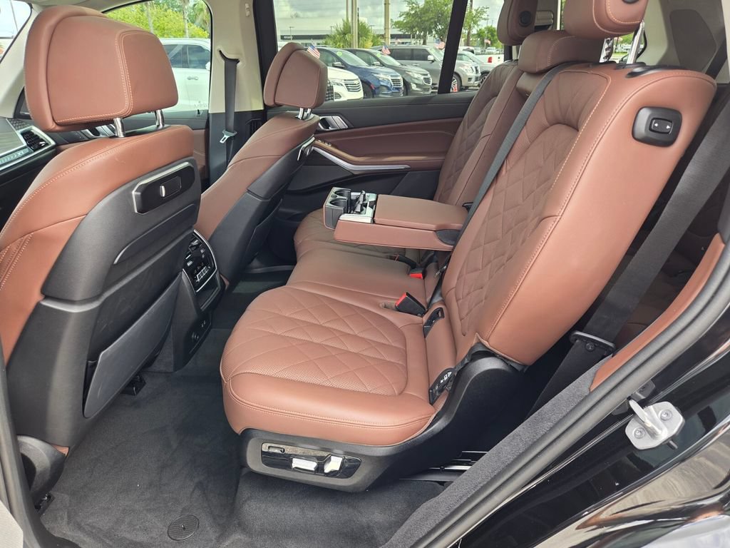 Used 2025 BMW X7 xDrive40i w/ Premium Package AWD/4WD image 7