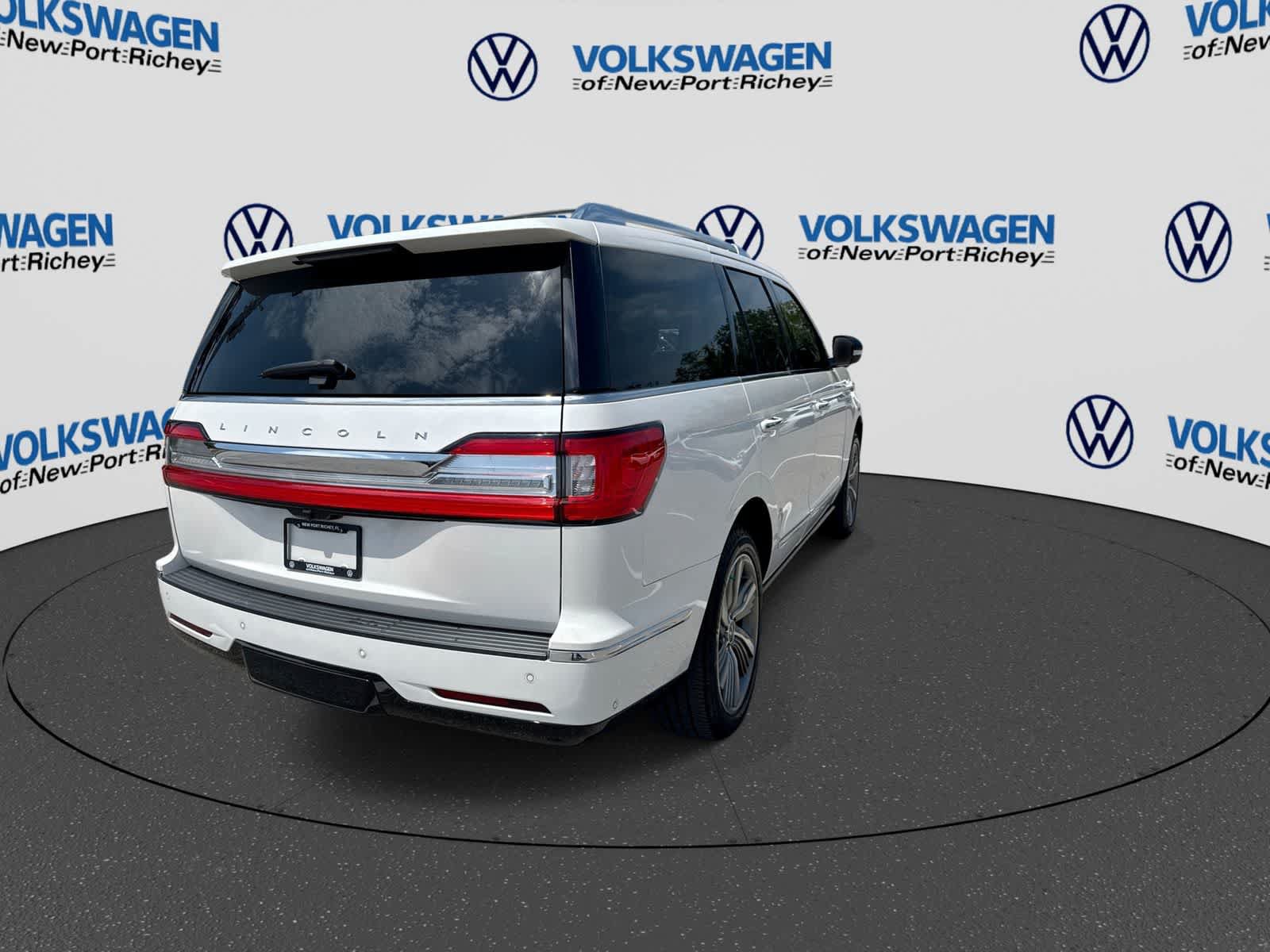 Used 2018 Lincoln Navigator Reserve w/ Technology Package AWD/4WD image 14