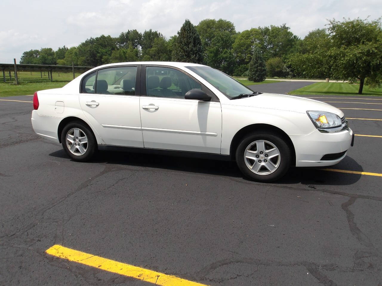 Used 2004 Chevrolet Malibu LS FWD image 1