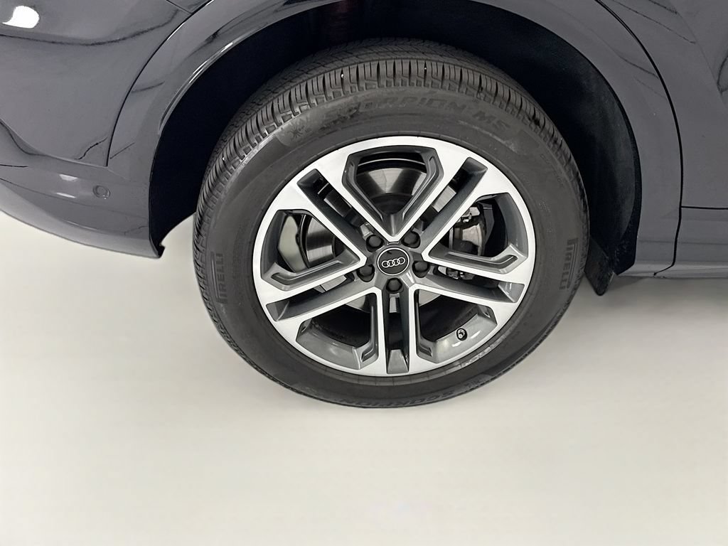 Used 2025 Audi Q5 Premium AWD/4WD image 32