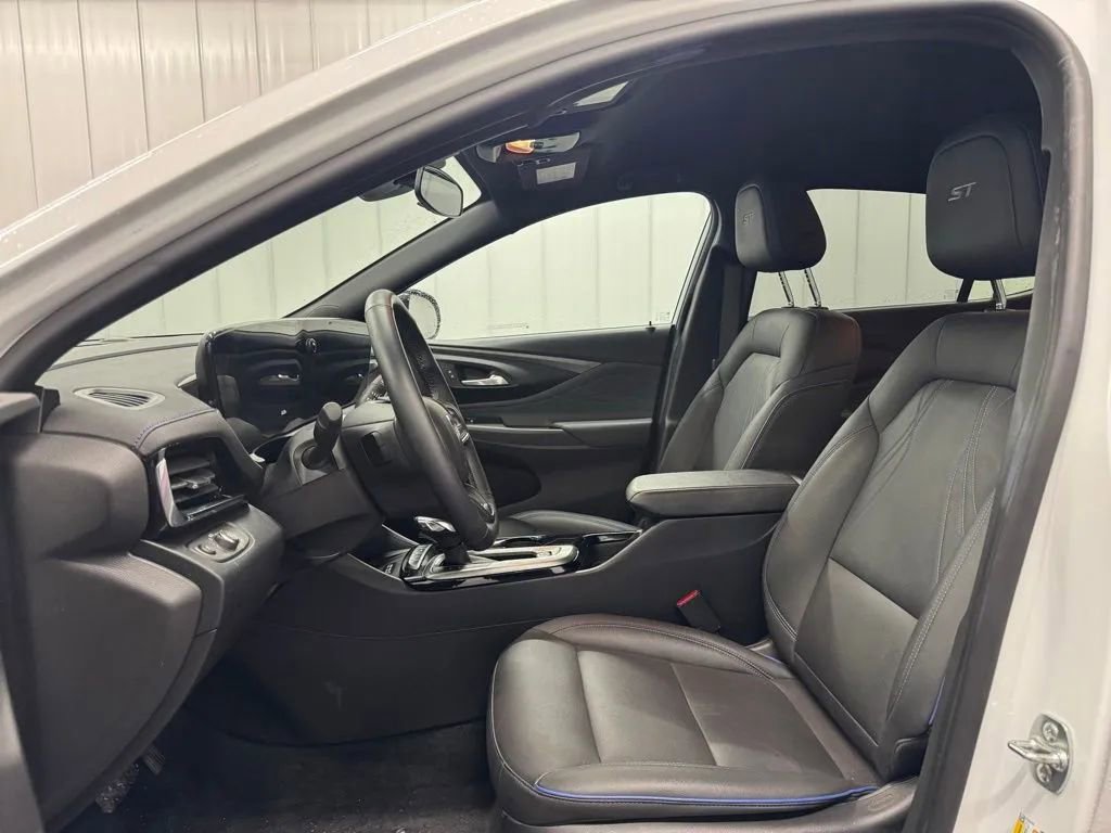 Used 2025 Buick Envista Sport Touring image 4