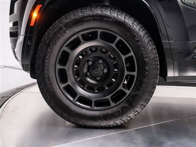 New 2026 Land Rover Defender 110 OCTA AWD/4WD image 12