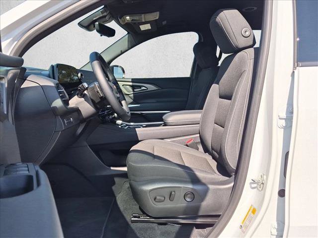 New 2026 Chevrolet Traverse LT w/ Driver Confidence Package AWD/4WD image 4