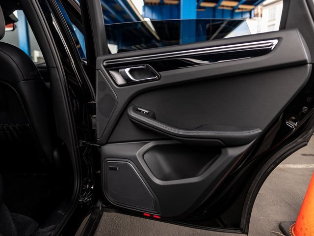 Certified 2025 Porsche Macan image 38