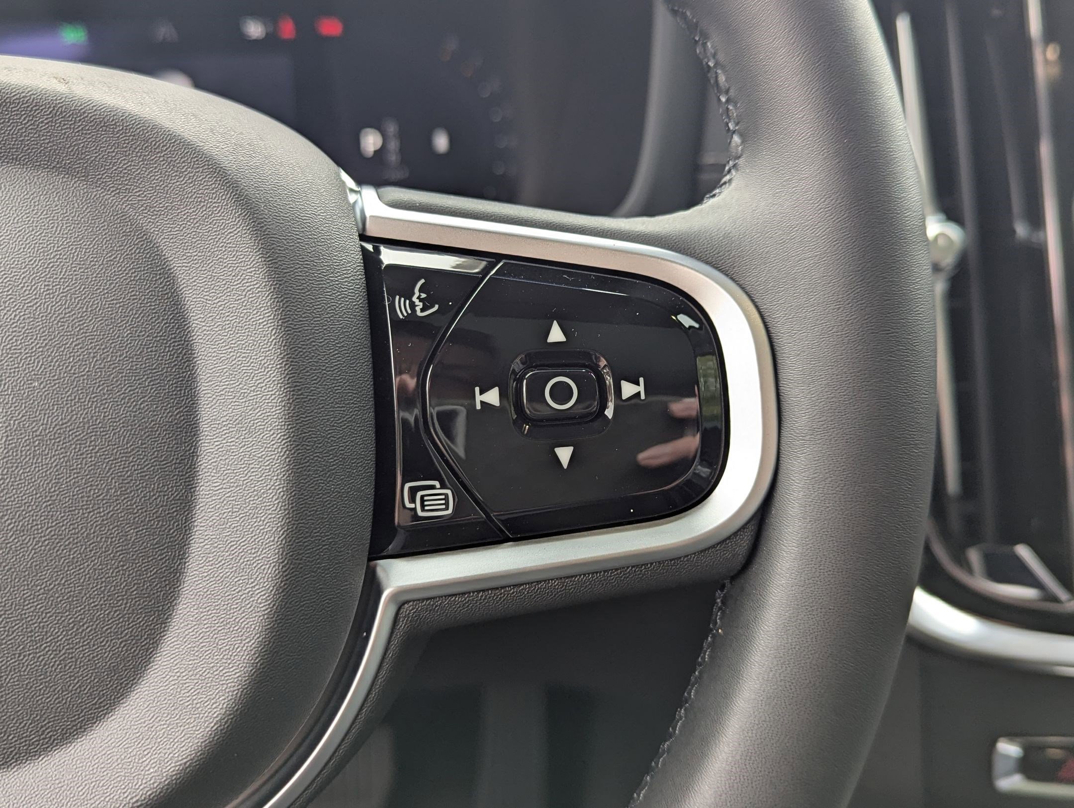 New 2026 Volvo V60 B5 Cross Country Ultra w/ Protection Package Premier image 12