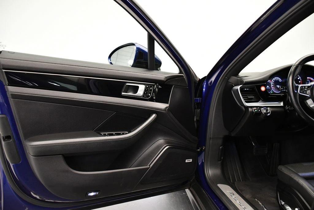 Used 2020 Porsche Panamera 4 image 32