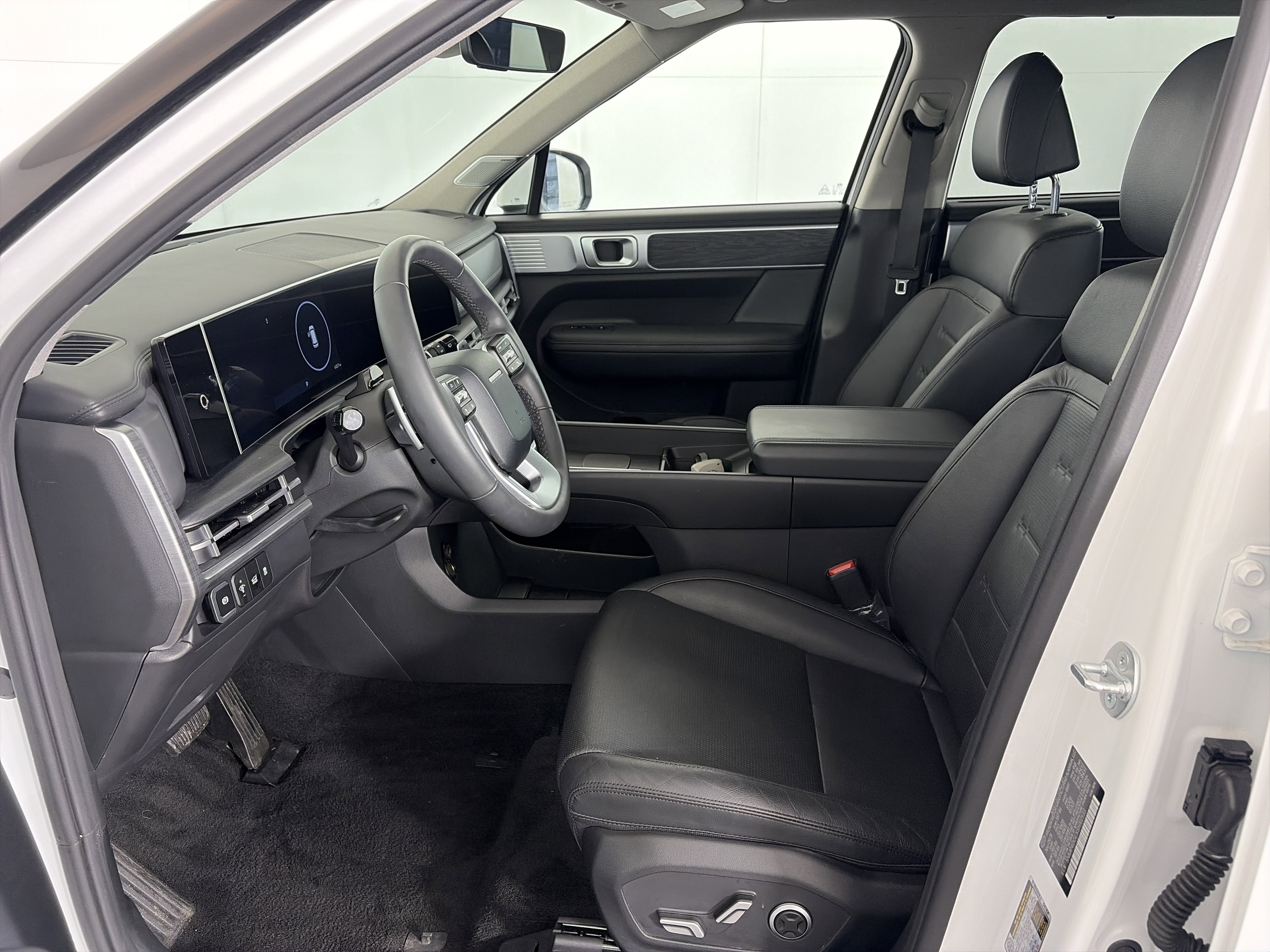 Used 2025 Hyundai Santa Fe Limited image 6