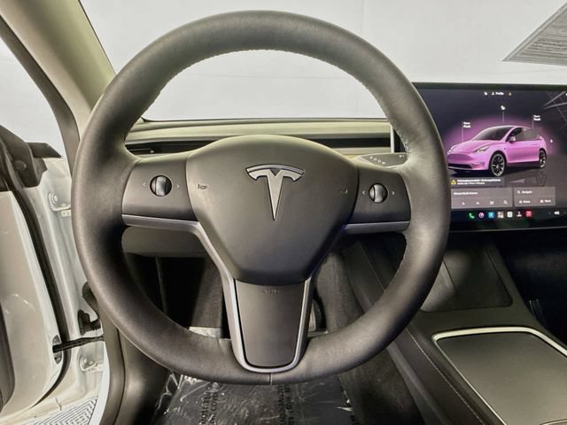 Used 2024 Tesla Model Y 2WD image 12