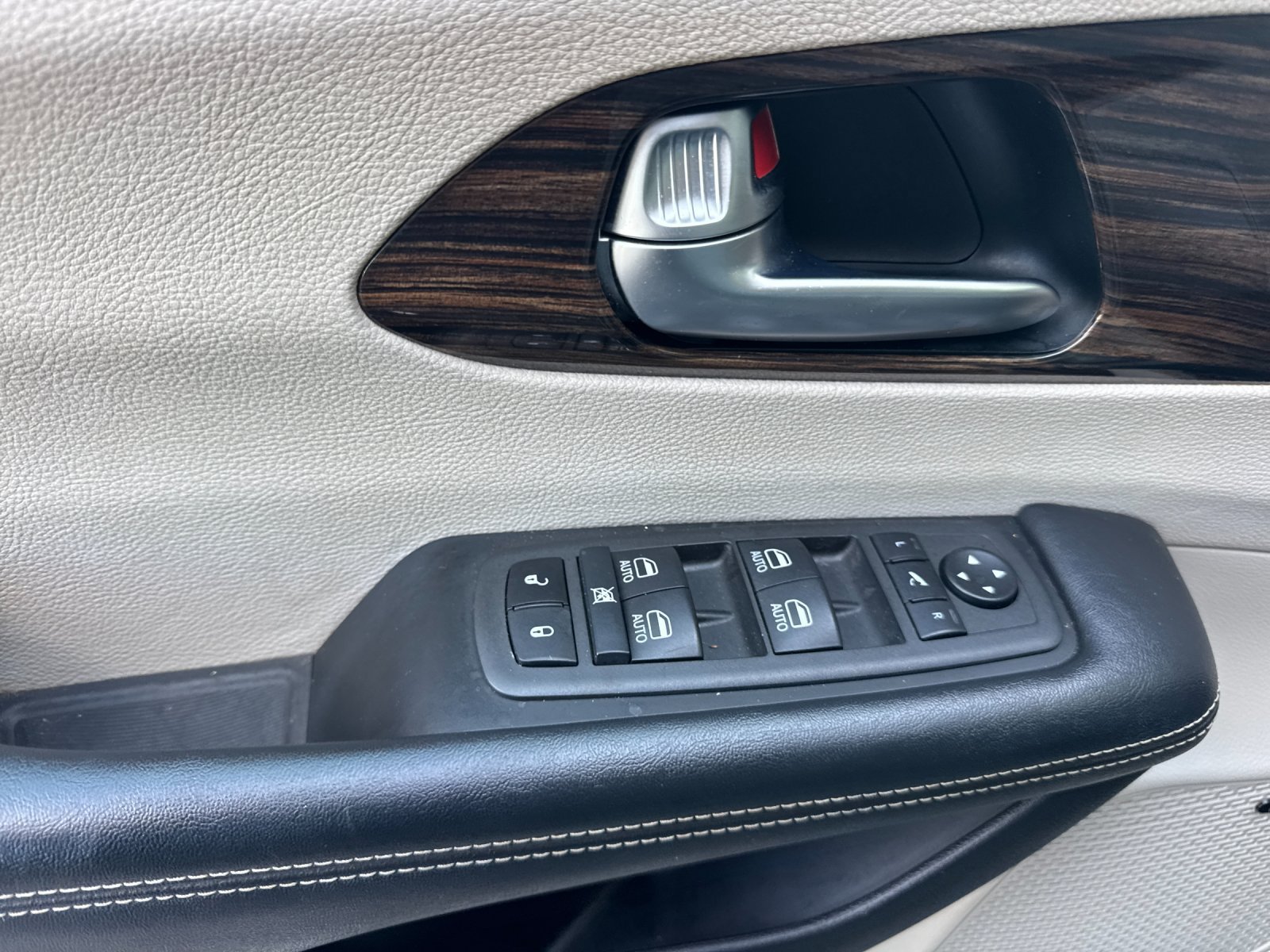 Used 2021 Chrysler Pacifica Limited w/ Premium & Safety Sphere Group AWD/4WD image 11
