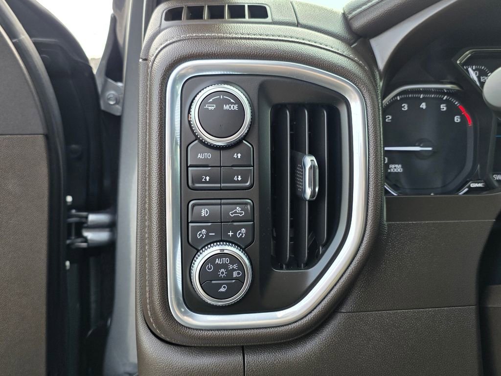 Used 2021 GMC Sierra 1500 SLT AWD/4WD image 16