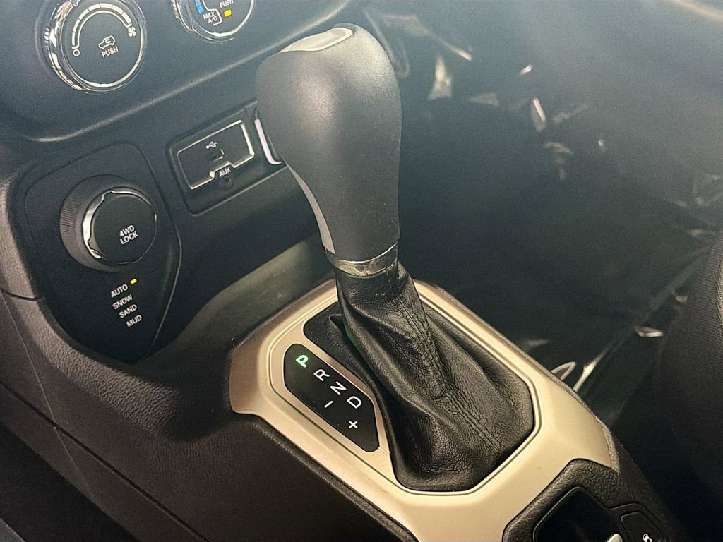 Used 2017 Jeep Renegade Latitude image 16