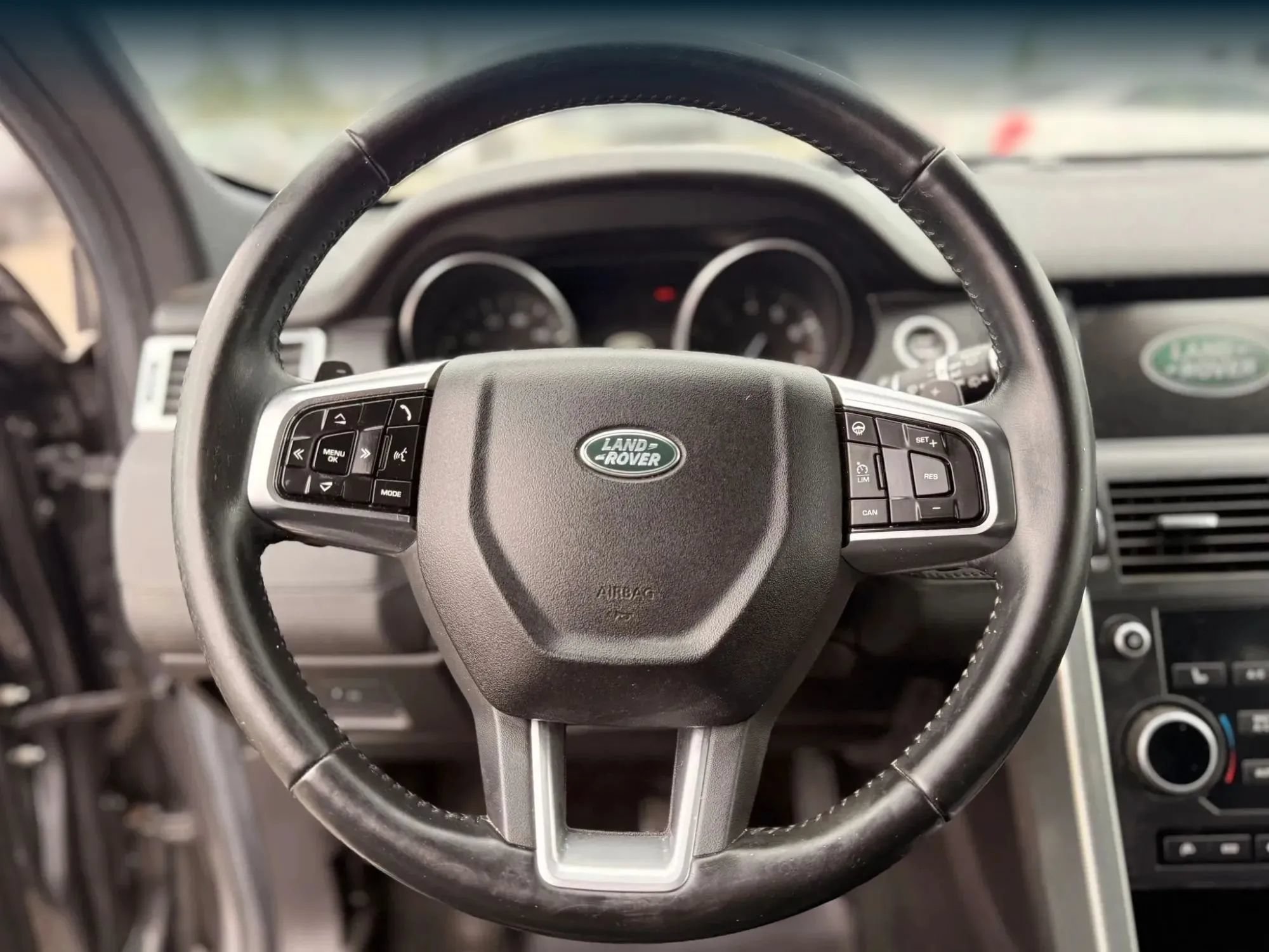 Used 2016 Land Rover Discovery Sport HSE AWD/4WD image 24